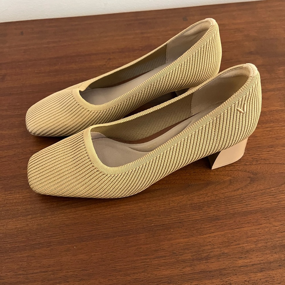 Vivaia Pumps